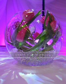 Targi Ślubne Łódź (różowe) 07.01.2012 - dekoracja stołu w szkle, tulipany w szklanych kulach